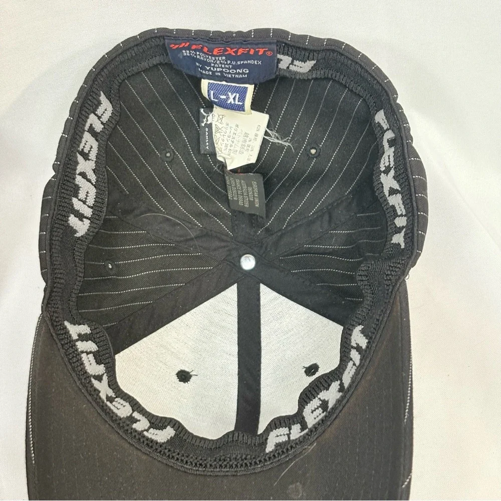 Oakley Fitted Pinstripe Hat Flexfit Size L/XL Black White Cap Tin Can? Wave?